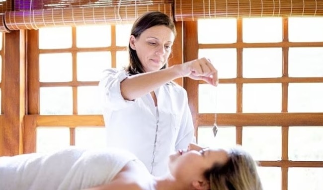 हीलिंग के जरिए दूर की जाती है समस्या (प्रतीकात्मक तस्वीर- Getty Images)