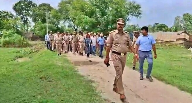 बहराइच में आदमखोर भेड़ियों का आतंक... अबतक 7 बच्चों का शिकार, इलाके में  हाहाकार, राइफल लेकर गश्त पर निकले BJP विधायक - Terror of wolves in Bahraich  killed many ...