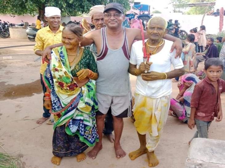 बुजुर्ग दंपति की शादी में हल्दी, मेहंदी और बिंदोरी जैसी रस्में निभाई गईं