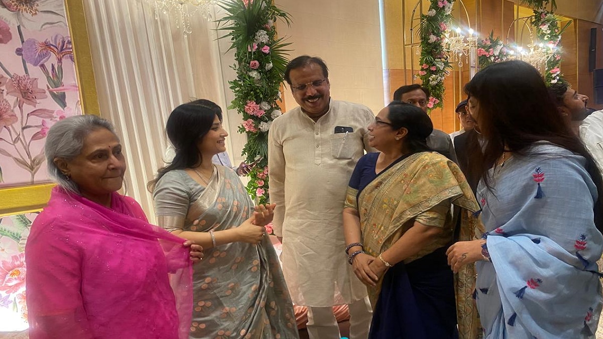डिंपल यादव और जया बच्चन भी शामिल हुईं