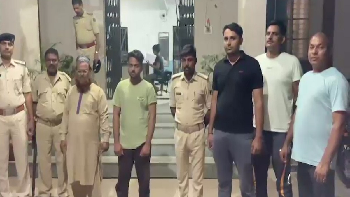 इस मामले में पिता पुत्र गिरफ्तार किए गए