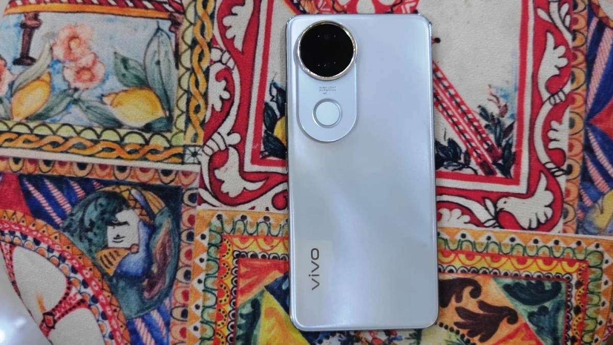 Vivo V50e