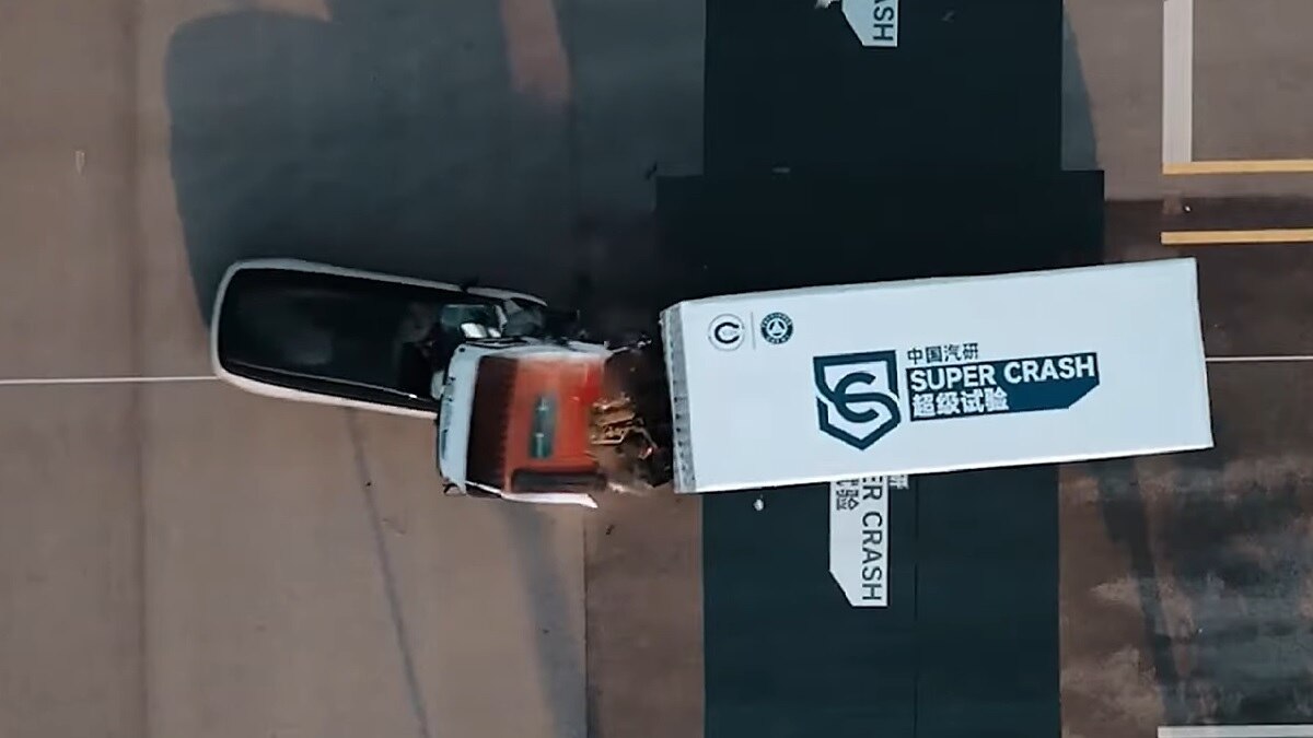 Li Auto i8 vs Truck Crash Test