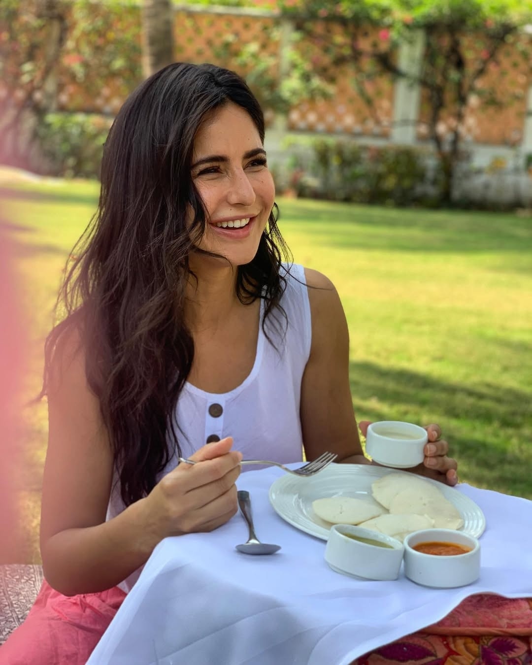 नीर डोसा खाते हुए कटरीना कैफ