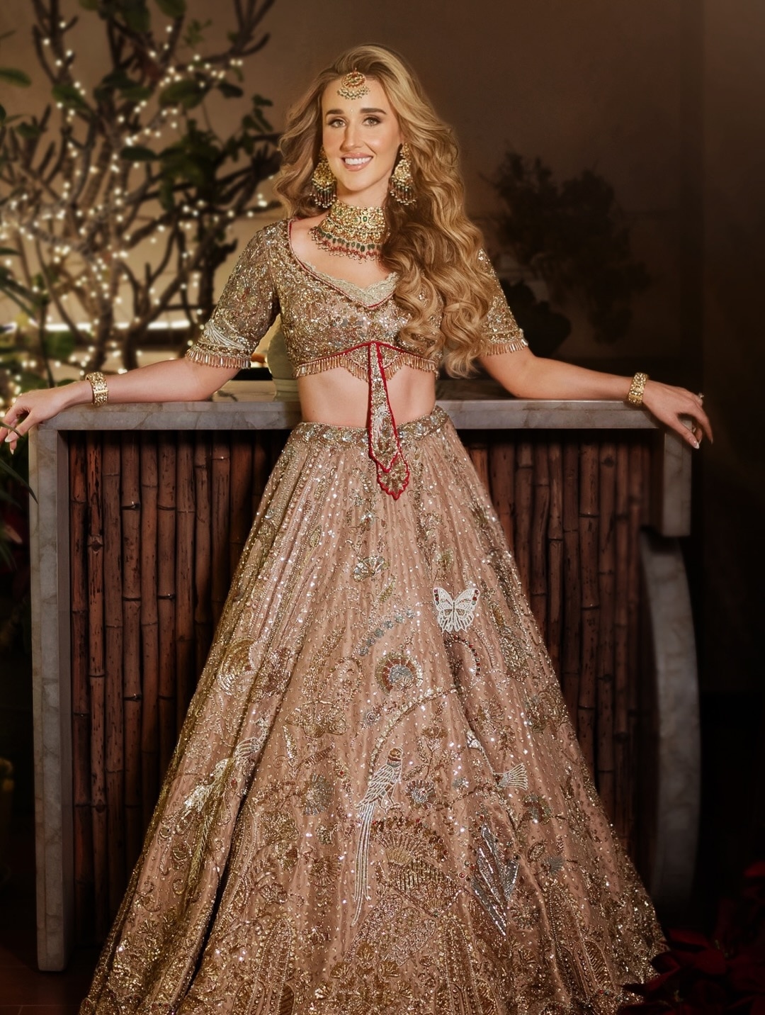 सोफी का संगीत का लहंगा लुक