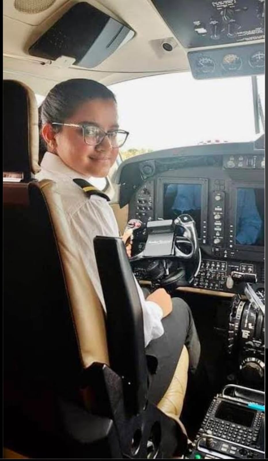 महिला पायलट दीपिका अधाना