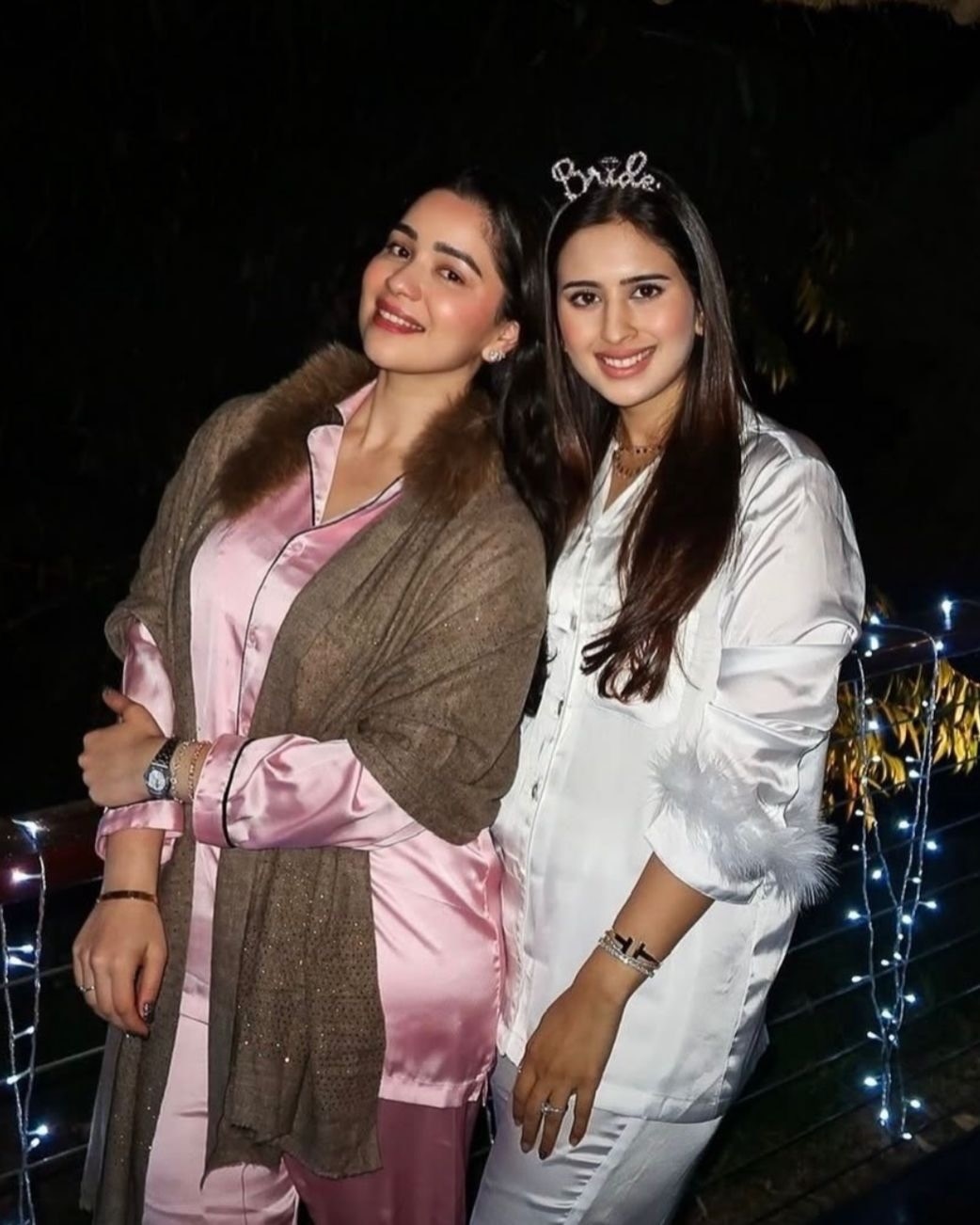 सारा-सानिया की नाइट ड्रेस