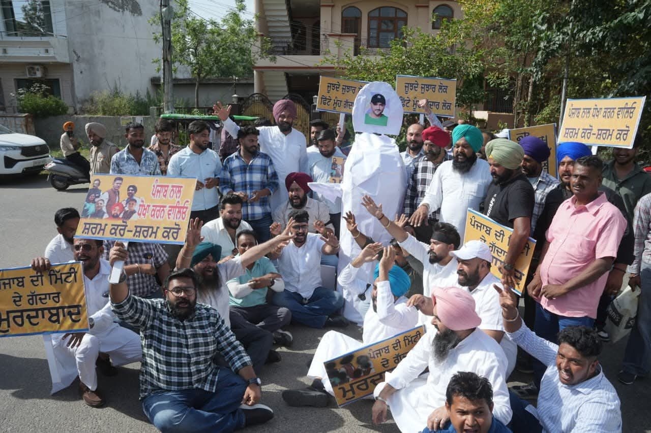 आप आदमी पार्टी का विरोध प्रदर्शन.