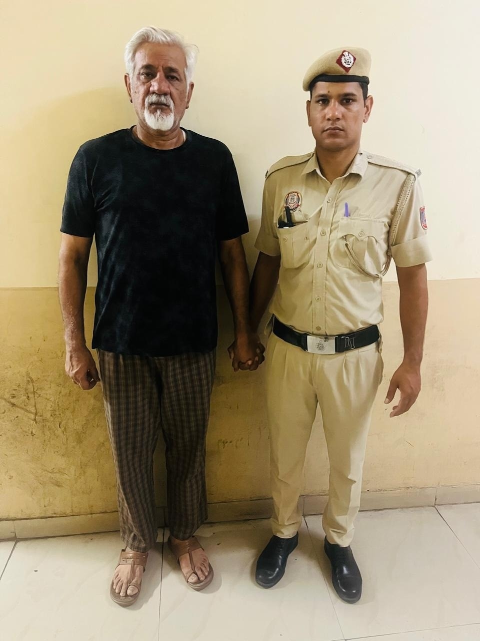 होटल मालिक लवकेश बजाज को पुलिस ने गिरफ्तार किया