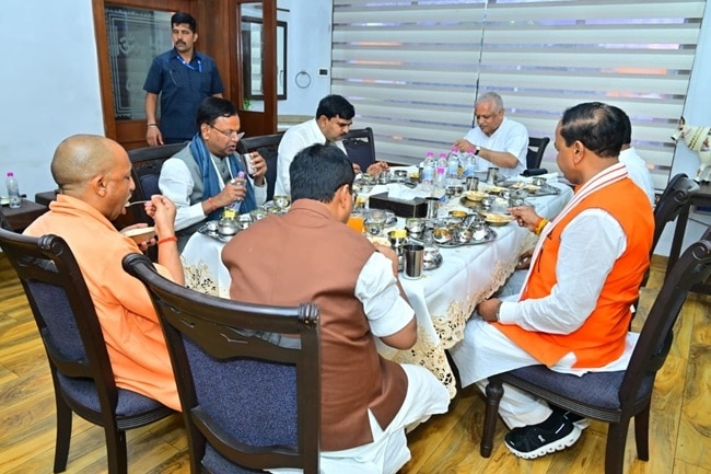 नितिन नवीन ने लखनऊ में सीएम-डिप्टी सीएम और प्रदेश अध्यक्ष के साथ की बैठक
