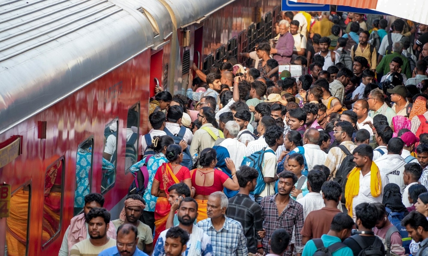  75 मेल और एक्सप्रेस ट्रेनें रद्द 