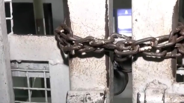 पटेल चौक मेट्रो स्टेशन के गेट बंद