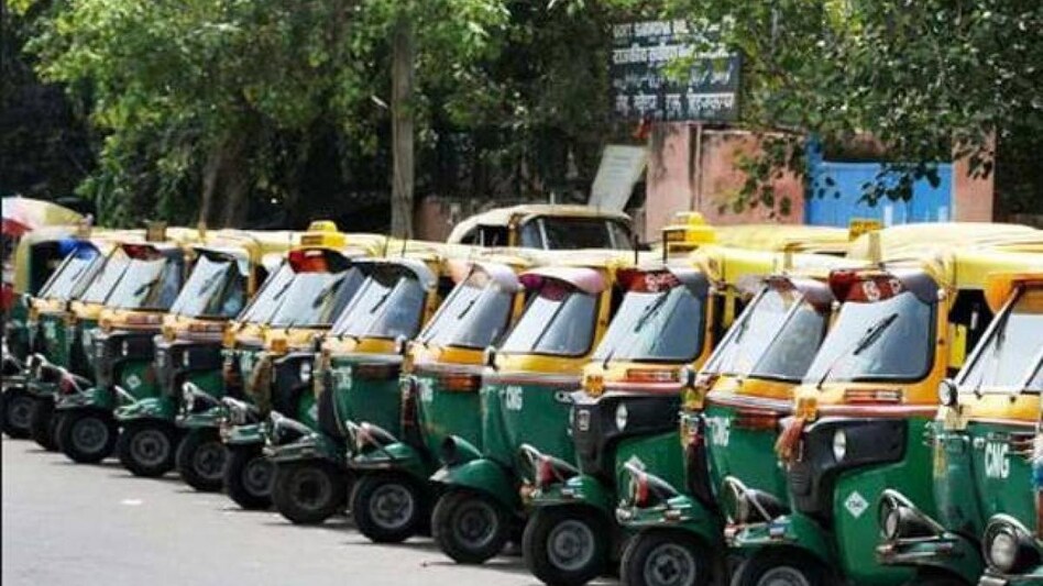 Mumbai taxi unions demand Rs 5 hike in fares as prices of CNG go up (Photo: Reuters) Mumbai taxi unions demand Rs 5 hike in fares as prices of CNG go up (Photo: Reuters)