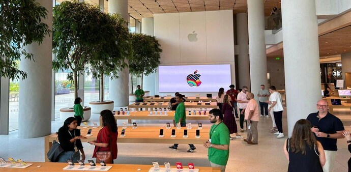 Apple opened its first ever retail store in Mumbai's BKC Apple opened its first ever retail store in Mumbai's BKC