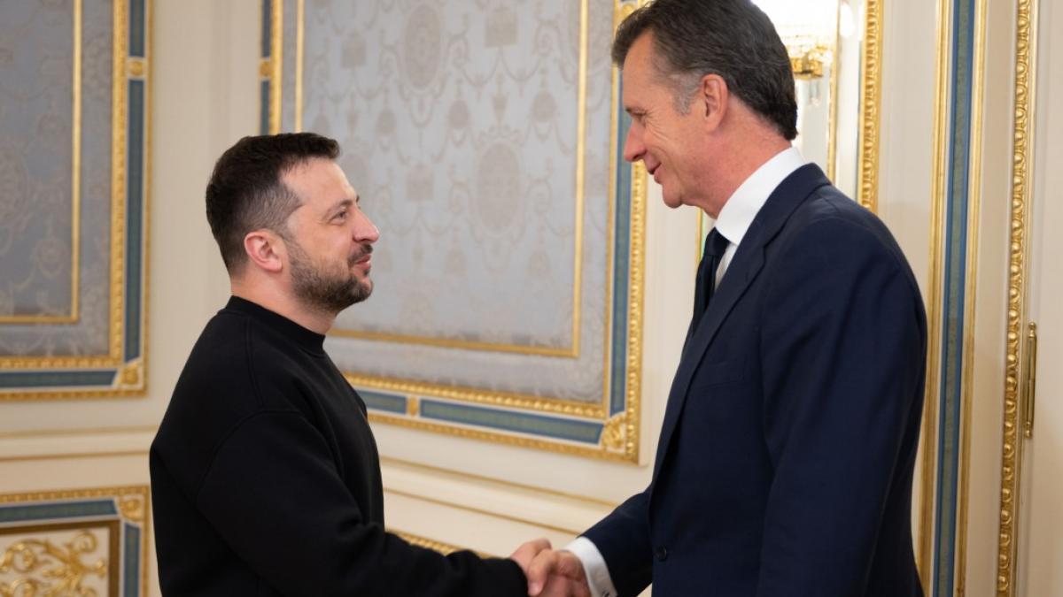 'Is Ukraine being privatised': Netizens fume over President Zelensky's meet with BlackRock management 'Is Ukraine being privatised': Netizens fume over President Zelensky's meet with BlackRock management