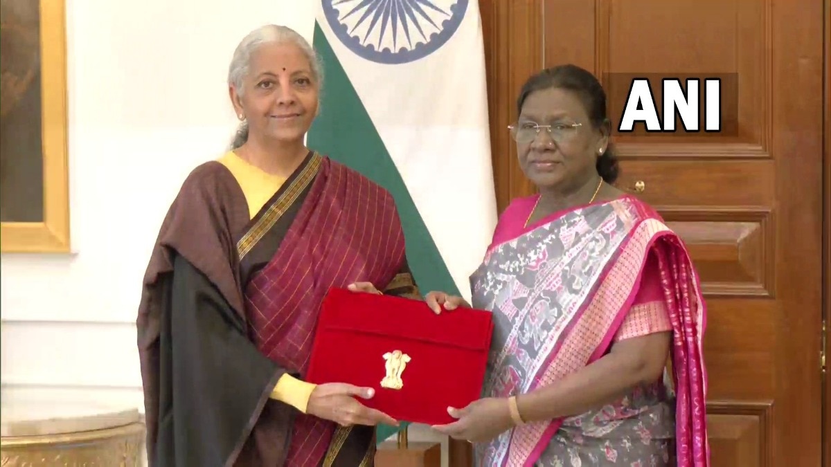 Budget 2026: Nirmala Sitharaman calls on President Droupadi Murmu (Image: X/@ANI)