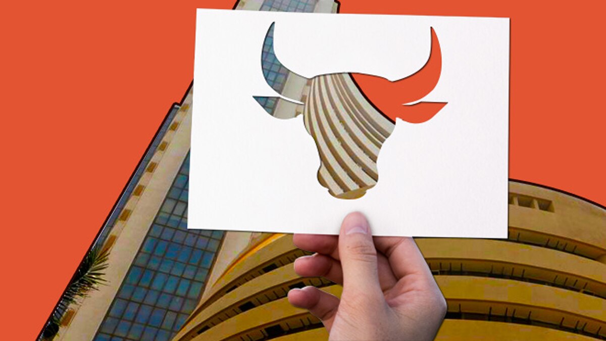 Sensex Today:On the sectoral front, FMCG, pharma, media and auto sectors traded with minor declines while realty, PSU bank and metal indices advanced the most.