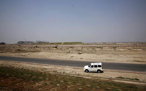 Bhatta Parsaul caught in land knot