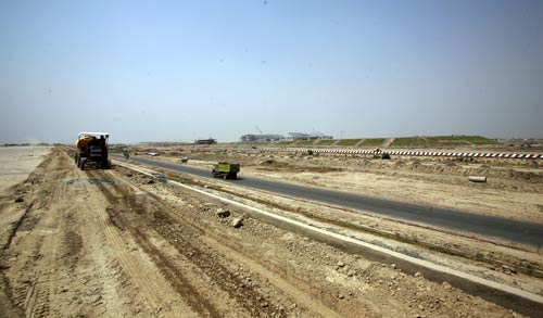 Bhatta Parsaul caught in land knot