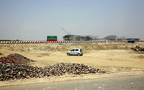 Bhatta Parsaul caught in land knot