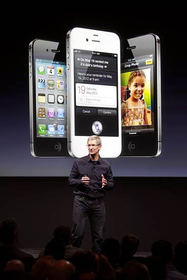 Apple CEO Tim Cook's first launch: iPhone 4S