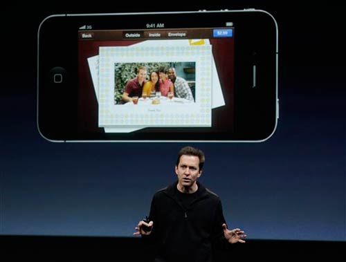 Apple CEO Tim Cook's first launch: iPhone 4S