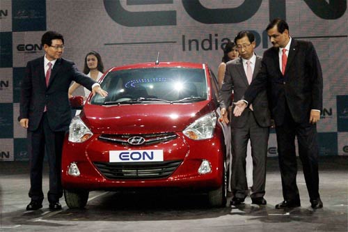 Hyundai launches small car Eon