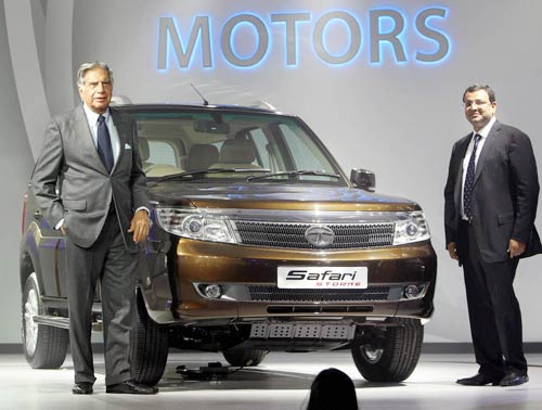 B-town stars sizzle at Auto Expo 2012