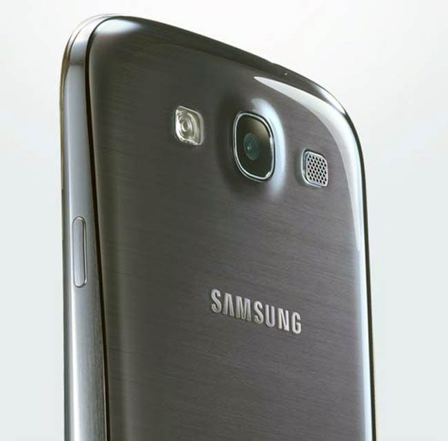Samsung ups the ante against Apple with Galaxy SIII Samsung ups the ante against Apple with Galaxy SIII