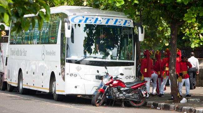 Branson re-launches Virgin's Mumbai-London flights in style