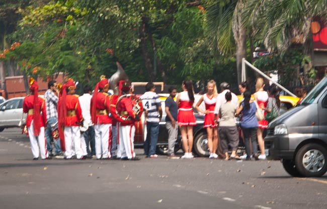 Branson re-launches Virgin's Mumbai-London flights in style