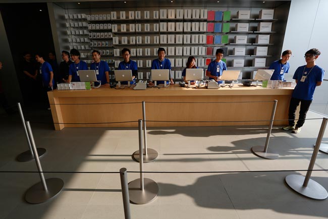 Apple's mini iPad has the world go ga-ga