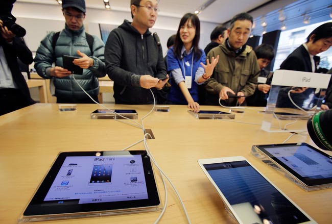 Apple's mini iPad has the world go ga-ga