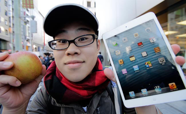 Apple's mini iPad has the world go ga-ga