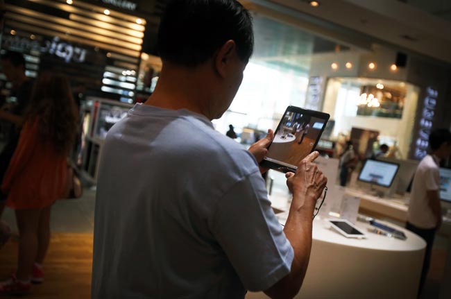 Apple's mini iPad has the world go ga-ga