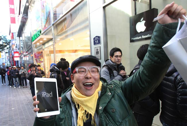 Apple's mini iPad has the world go ga-ga