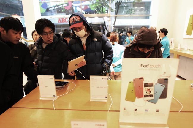 Apple's mini iPad has the world go ga-ga