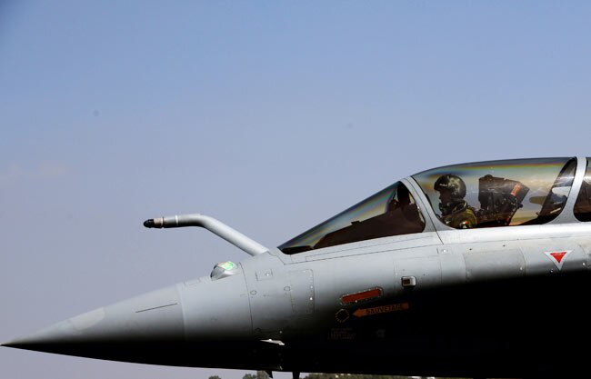 Aero India 2013 takes to the skies