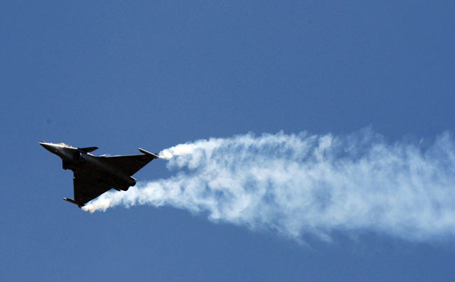 Aero India 2013 takes to the skies