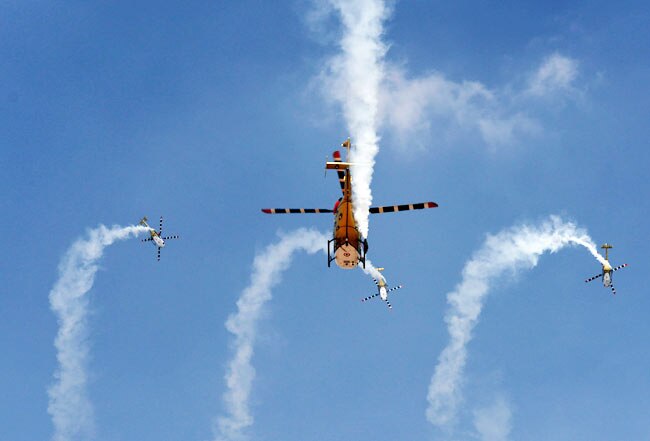 Aero India 2013 takes to the skies
