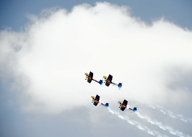 Aero India 2013 takes to the skies