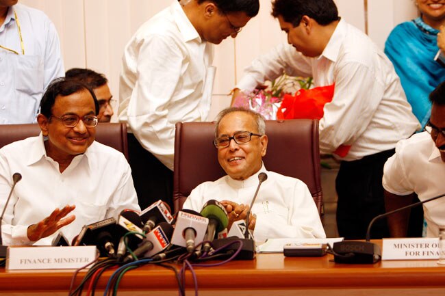 Chidambaram and Pranab in policy battle