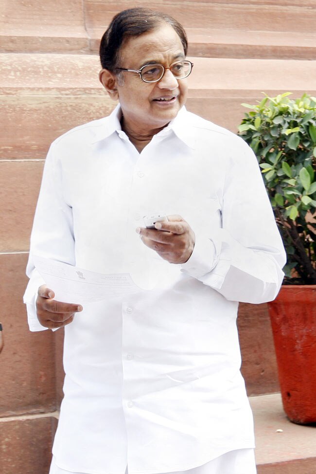Chidambaram and Pranab in policy battle