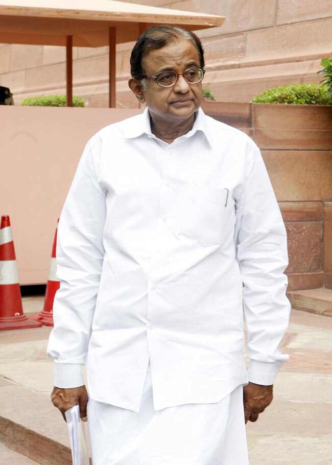 Chidambaram and Pranab in policy battle