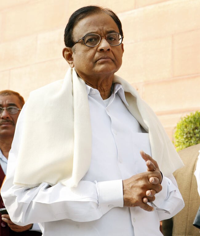 Chidambaram and Pranab in policy battle