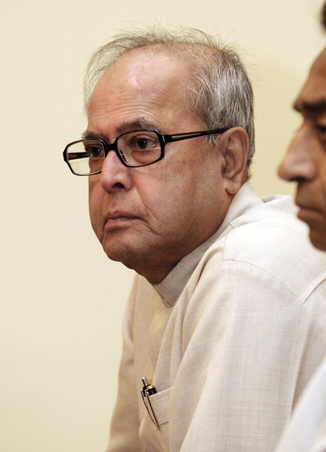 Chidambaram and Pranab in policy battle