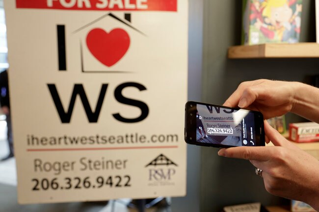 Amazon launches 3D, shopping-ready Fire smartphone