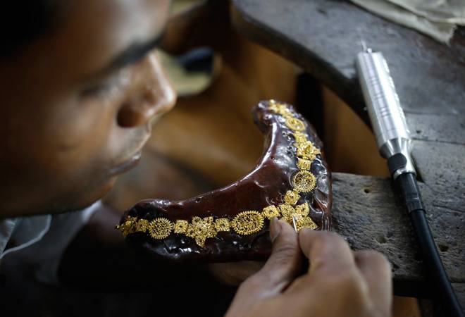 Newsmakers: RBI fixes gold bonds issue price, buy home on Snapdeal and more