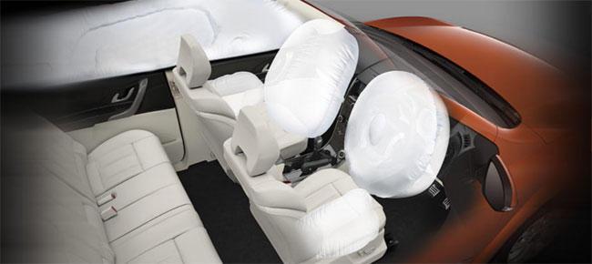 Mahindra launches XUV500 with automatic transmission