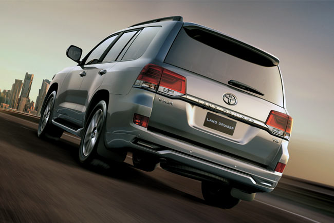 Toyota's new Land Cruiser 200 to compete with Range Rover in India 